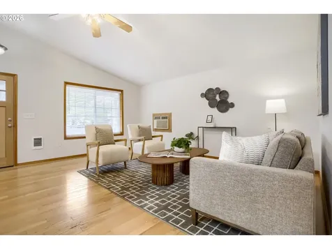218 SW 11th Street Dundee OR 97115