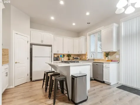 4932 Mulholland Drive Lake Oswego OR 97035