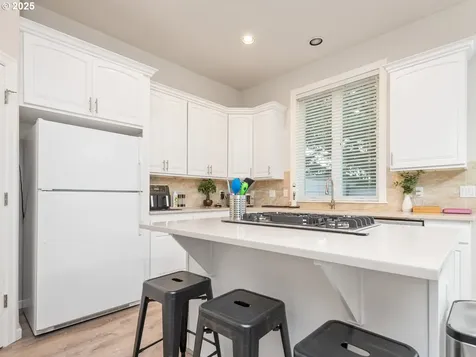 4932 Mulholland Drive Lake Oswego OR 97035