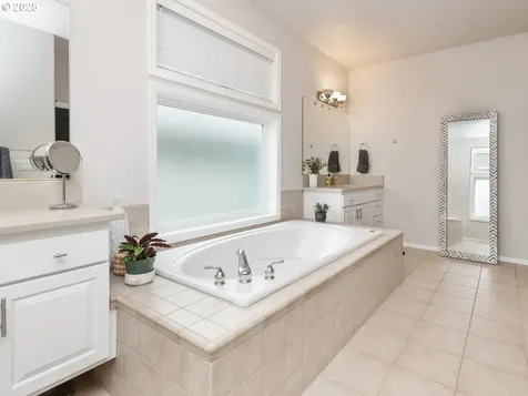 4932 Mulholland Drive Lake Oswego OR 97035