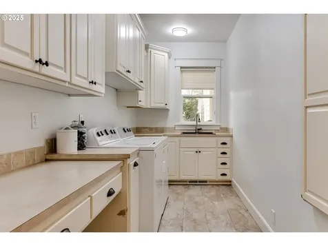 729 Aspen Street Springfield OR 97477