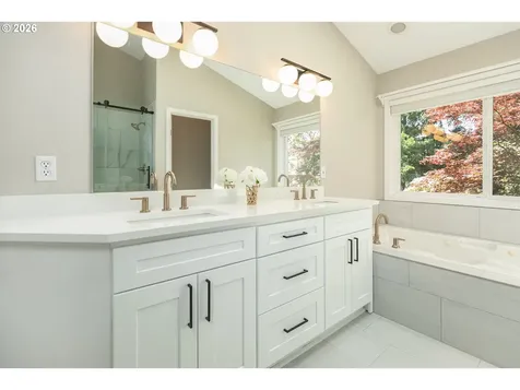 2011 NW New Hope Court Portland OR 97229