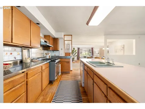 7565 SW Shirley Lane Portland OR 97223