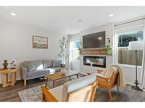 216 N 28th Place Ridgefield WA 98642