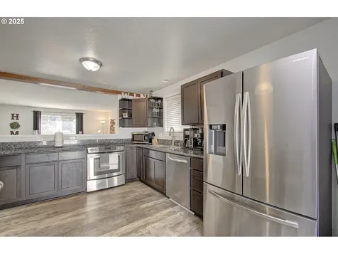16000 NE 76th Way Vancouver WA 98682