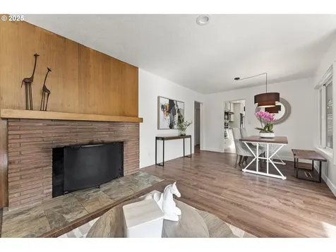 6452 SW Loop Drive Portland OR 97221