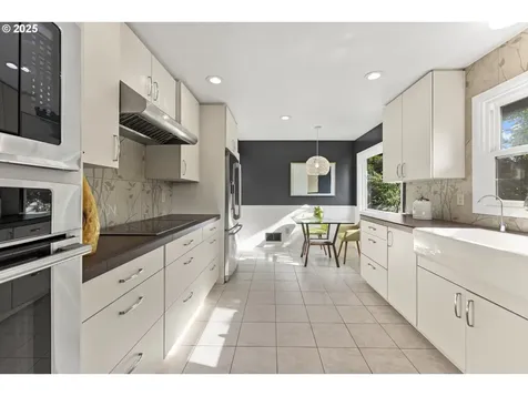 6452 SW Loop Drive Portland OR 97221
