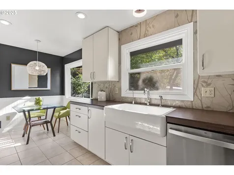 6452 SW Loop Drive Portland OR 97221