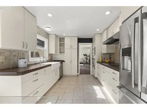 6452 SW Loop Drive Portland OR 97221