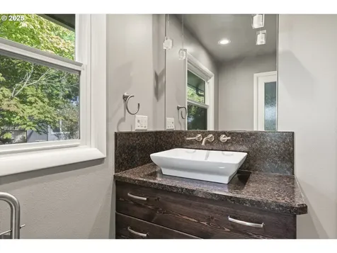 6452 SW Loop Drive Portland OR 97221