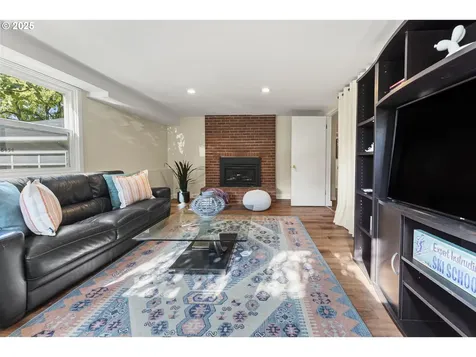 6452 SW Loop Drive Portland OR 97221