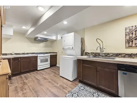 6452 SW Loop Drive Portland OR 97221
