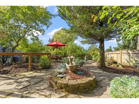 6452 SW Loop Drive Portland OR 97221
