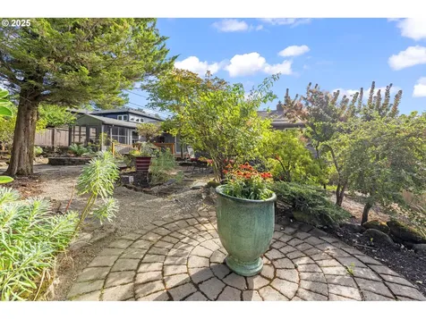 6452 SW Loop Drive Portland OR 97221