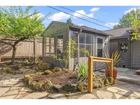 6452 SW Loop Drive Portland OR 97221