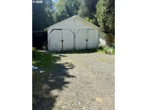 301 Humphrey Addition Road Glendale OR 97442