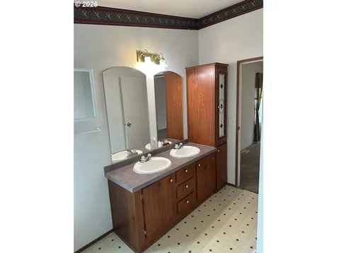 235 Twin Oaks Loop Winston OR 97496