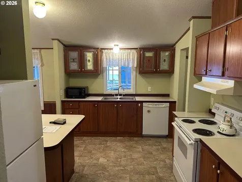 235 Twin Oaks Loop Winston OR 97496