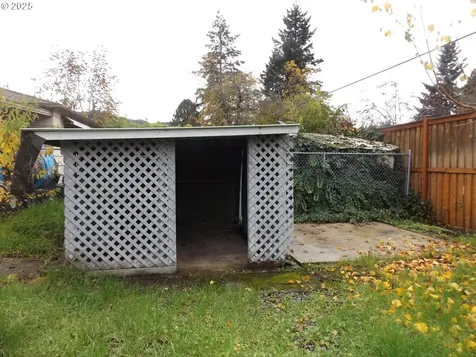 324 W Berdine Street Roseburg OR 97471