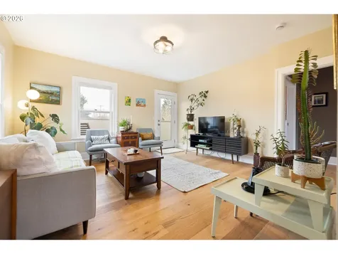802 SE 35th Avenue Portland OR 97214