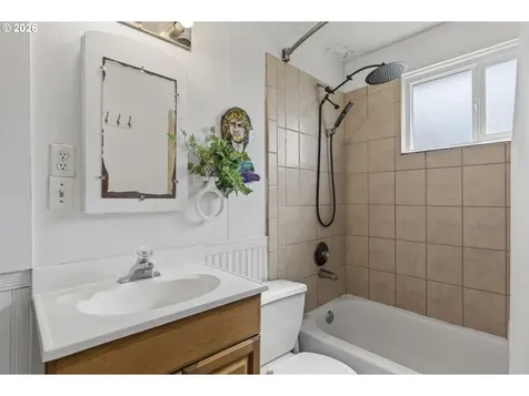 105 Ineer Street Kelso WA 98626