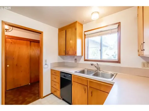 464 W Clackamas Circle Woodburn OR 97071