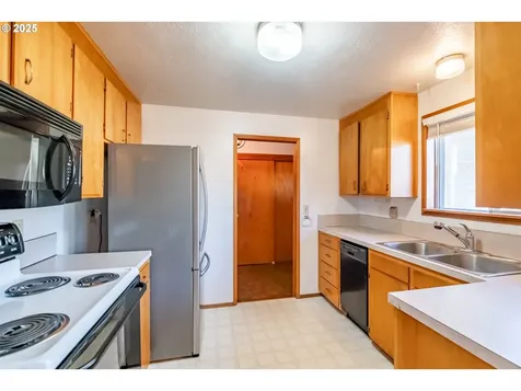 464 W Clackamas Circle Woodburn OR 97071