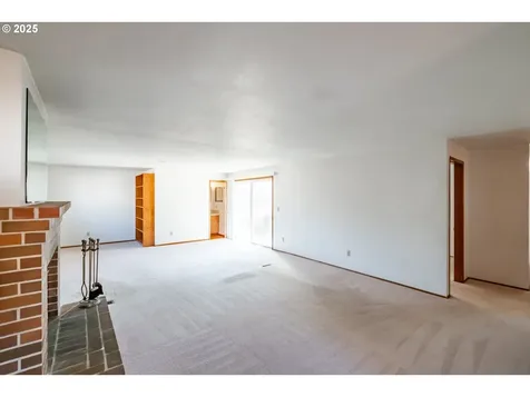 464 W Clackamas Circle Woodburn OR 97071
