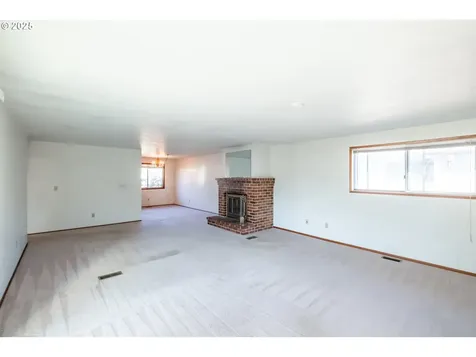 464 W Clackamas Circle Woodburn OR 97071