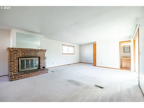 464 W Clackamas Circle Woodburn OR 97071
