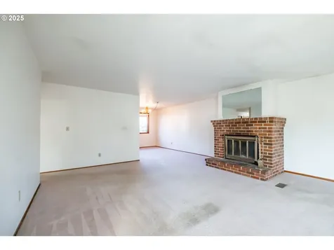 464 W Clackamas Circle Woodburn OR 97071