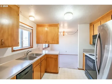 464 W Clackamas Circle Woodburn OR 97071