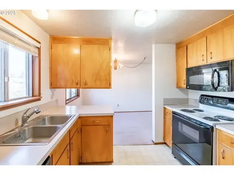464 W Clackamas Circle Woodburn OR 97071