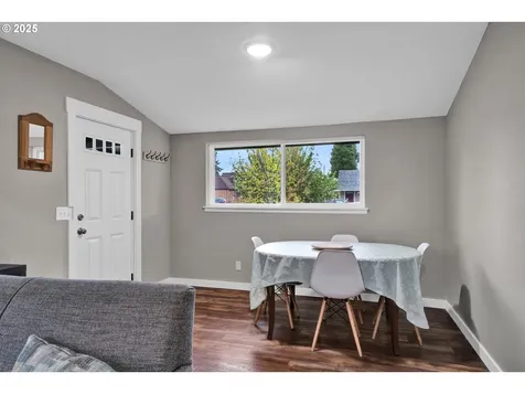 756 S 7th Street Cottage Grove OR 97424