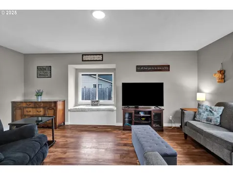 756 S 7th Street Cottage Grove OR 97424