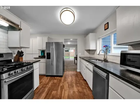756 S 7th Street Cottage Grove OR 97424