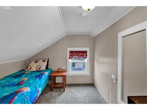 756 S 7th Street Cottage Grove OR 97424