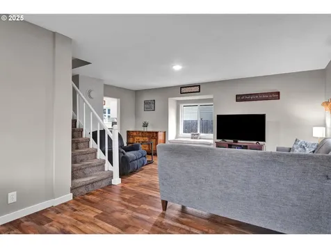 756 S 7th Street Cottage Grove OR 97424