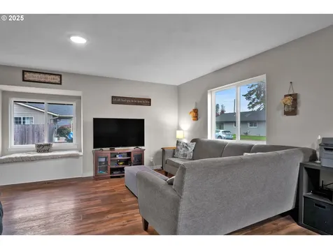 756 S 7th Street Cottage Grove OR 97424