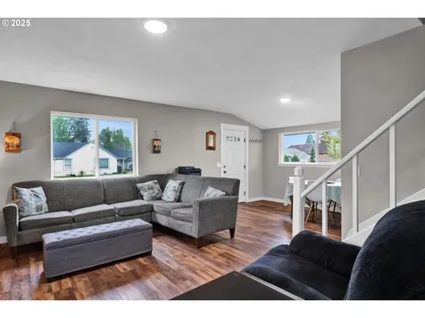 756 S 7th Street Cottage Grove OR 97424
