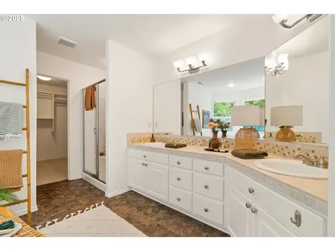 12428 SW 55th Place Portland OR 97219