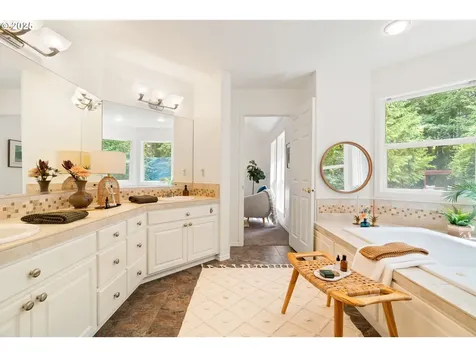 12428 SW 55th Place Portland OR 97219