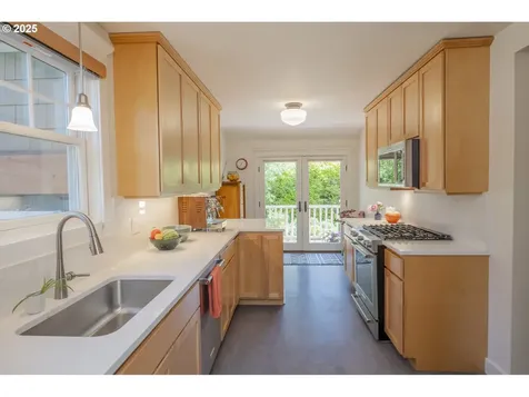 6204 N Burrage Avenue Portland OR 97217