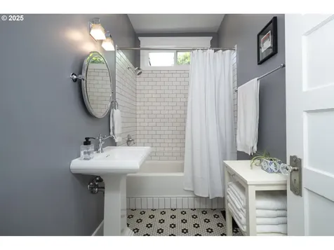 6204 N Burrage Avenue Portland OR 97217