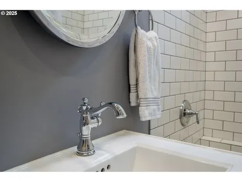6204 N Burrage Avenue Portland OR 97217