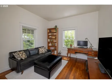6204 N Burrage Avenue Portland OR 97217
