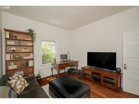 6204 N Burrage Avenue Portland OR 97217