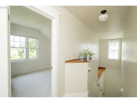 6204 N Burrage Avenue Portland OR 97217