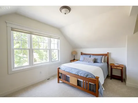 6204 N Burrage Avenue Portland OR 97217