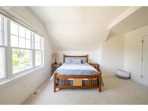 6204 N Burrage Avenue Portland OR 97217